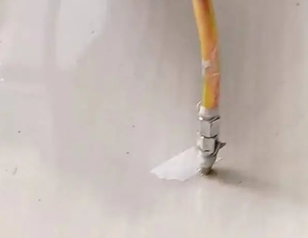 侯马瓷砖空鼓维修公司专业解答在瓷砖铺贴过程中，如果使用的砂料过粗（如全部使用了粗砂），可能会导致以下问题